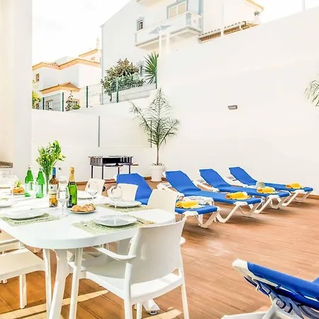 Aventura Villa *